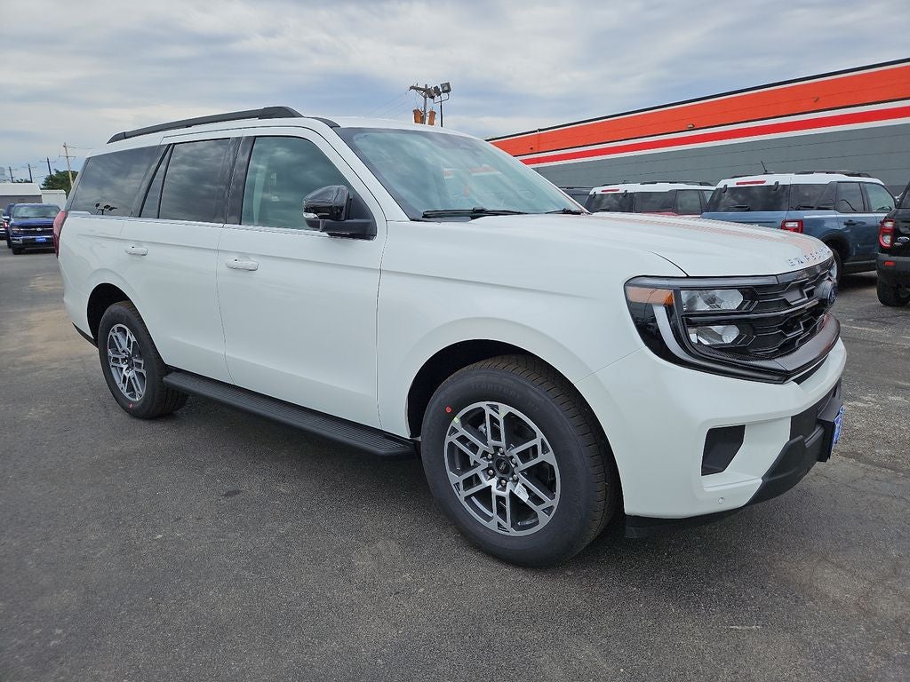 2026 Ford Expedition Active's photo