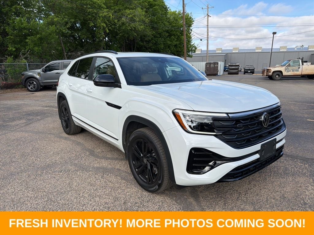 2026 Volkswagen Atlas Cross Sport 2.0T SEL R-Line Black