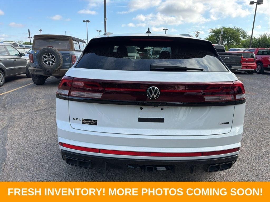 2026 Volkswagen Atlas Cross Sport 2.0T SEL R-Line Black