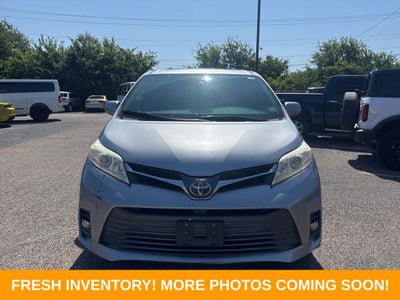 2018 Toyota Sienna XLE 8 Passenger