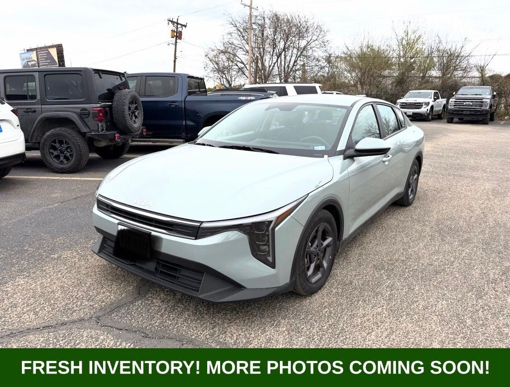 2025 Kia K4 LXS