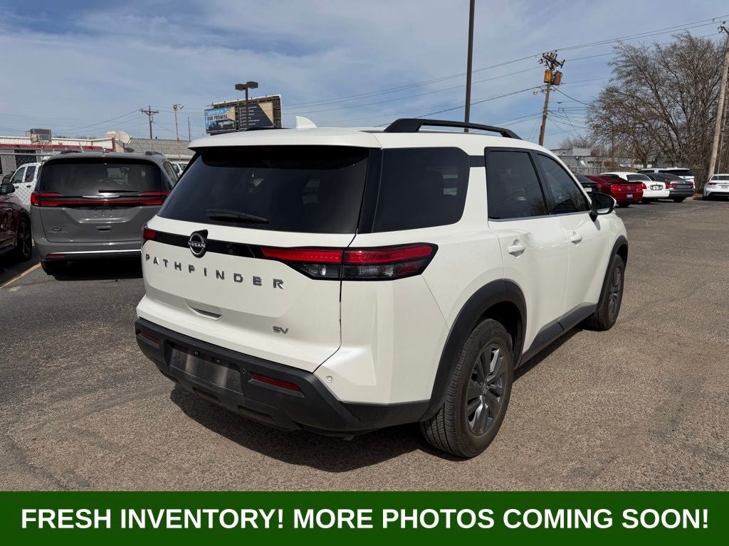 2024 Nissan Pathfinder SV