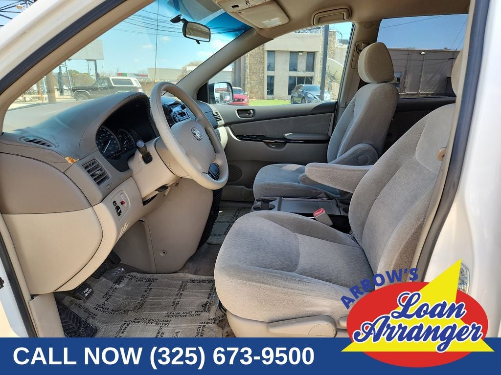 2005 Toyota Sienna Base