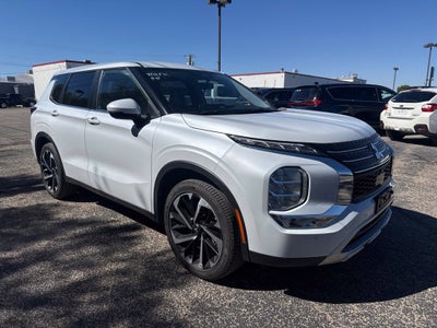 2024 Mitsubishi Outlander Base