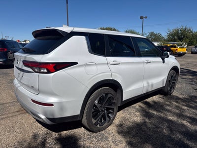 2024 Mitsubishi Outlander Base