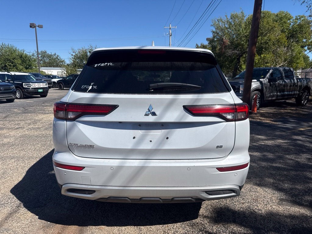 2024 Mitsubishi Outlander Base