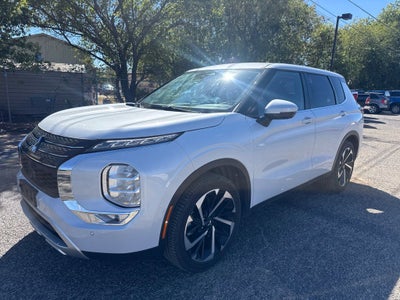2024 Mitsubishi Outlander Base