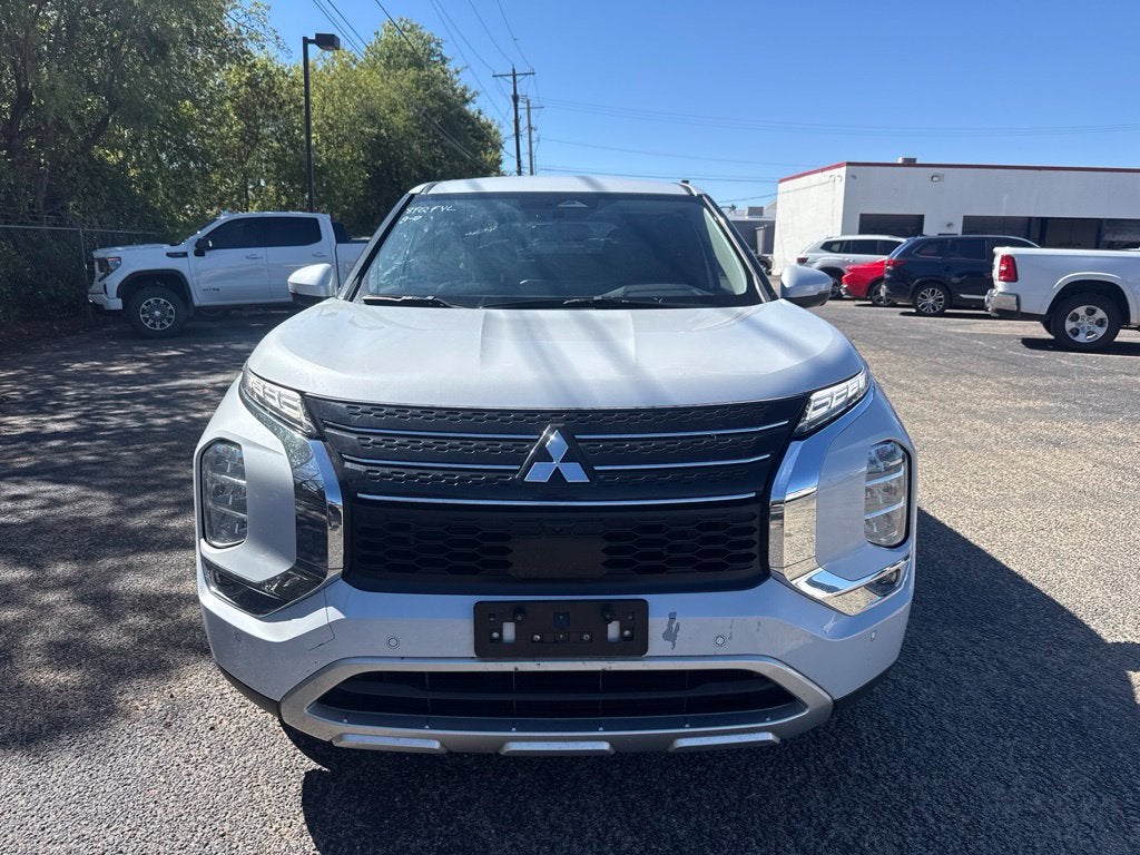 2024 Mitsubishi Outlander Base