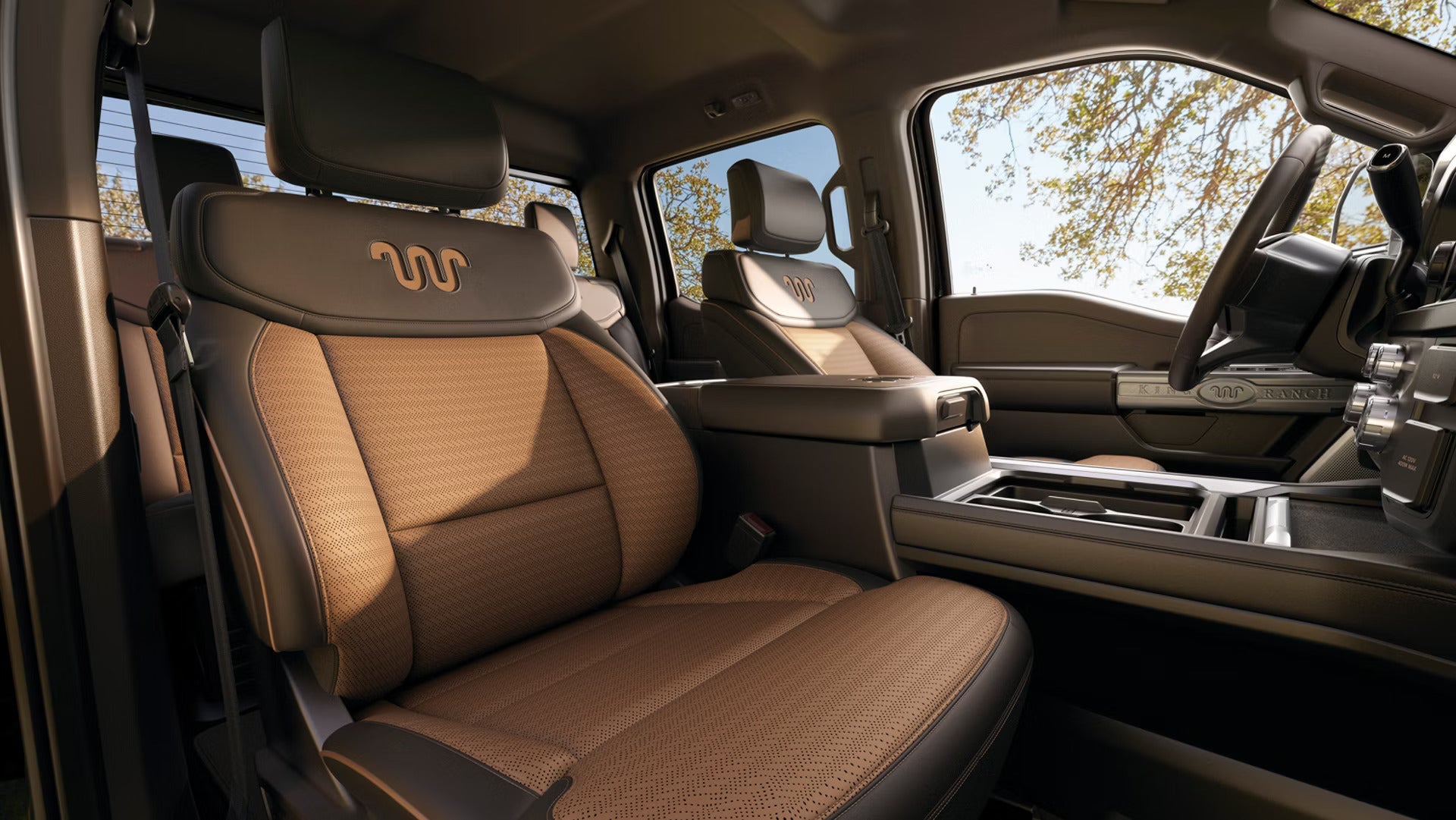 2027 Ford Super Duty F-250 interior and cargo bed